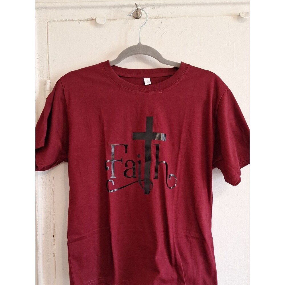 Faith Cross Graphic Tee - Burgundy